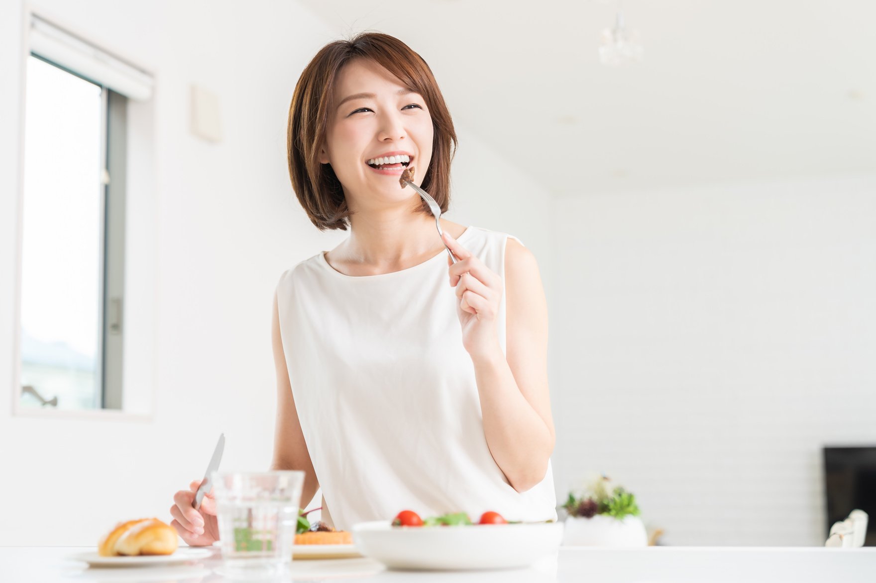 attractive asian woman who eats